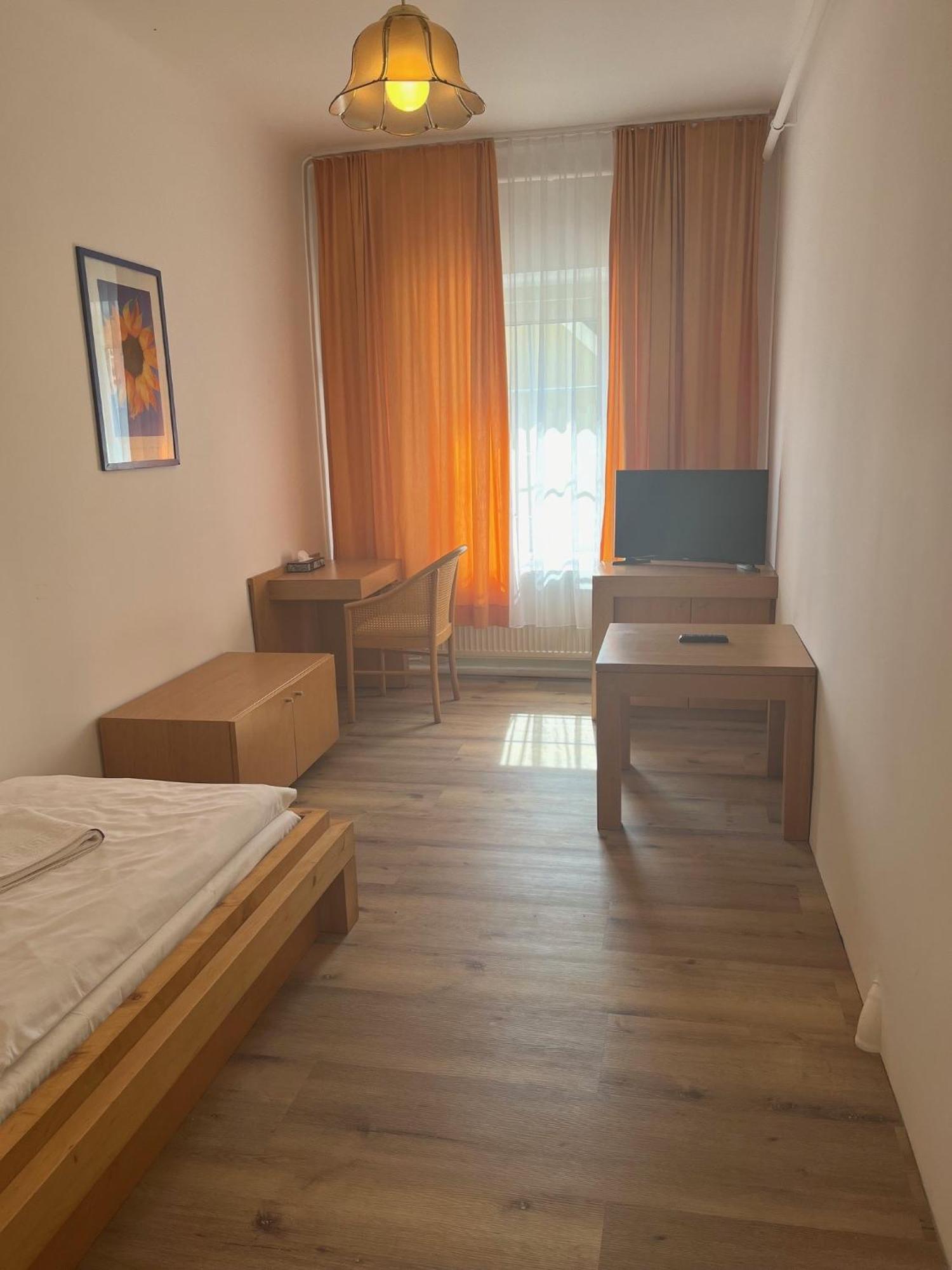 City Hotel Post 16 براوناو آم إن المظهر الخارجي الصورة